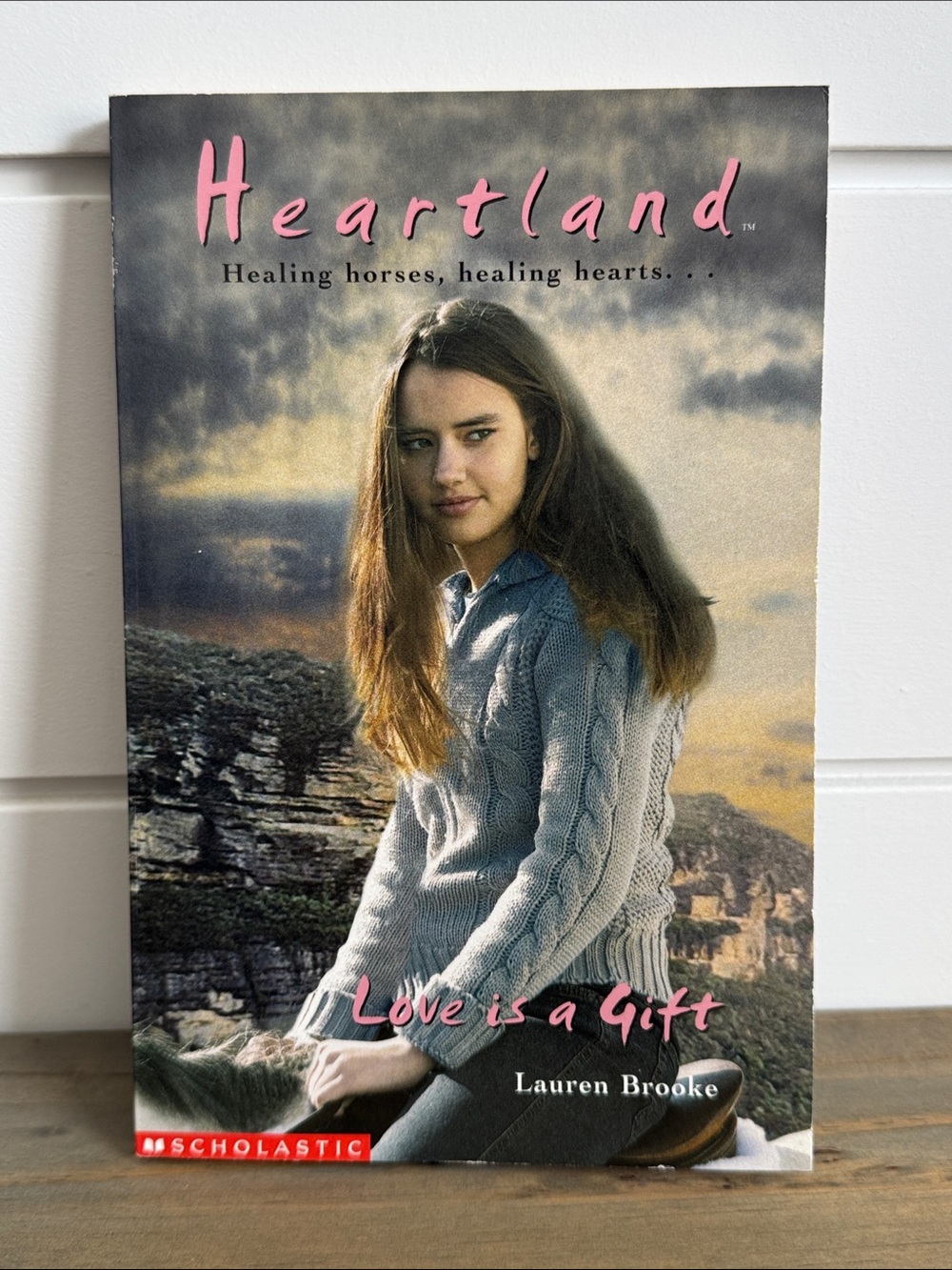 Heartland #15: Love is a Gift by Lauren Brooke - Scholastic Paperback Novel